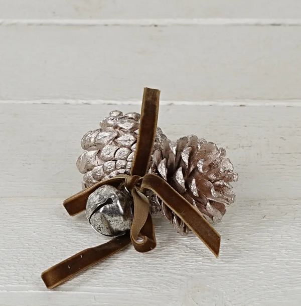 Champagne Gold Pinecones