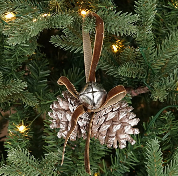 Champagne Gold Pinecones