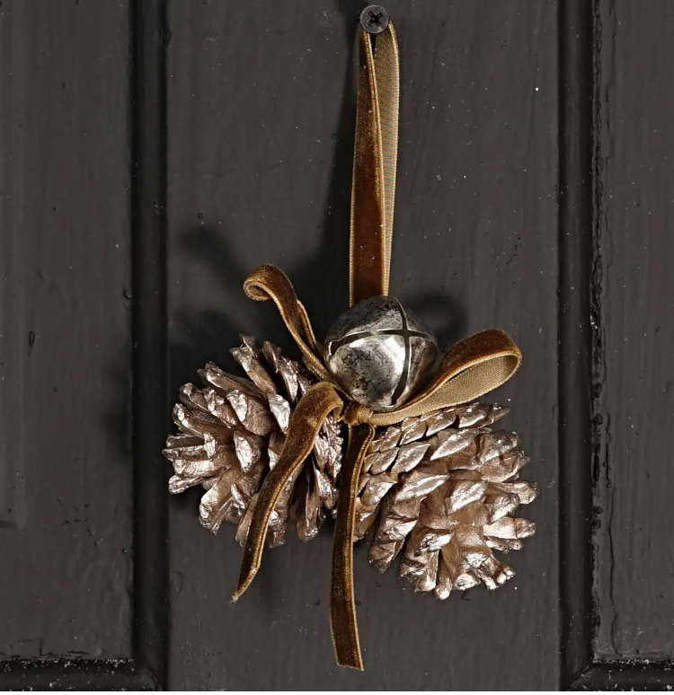 Champagne Gold Pinecones